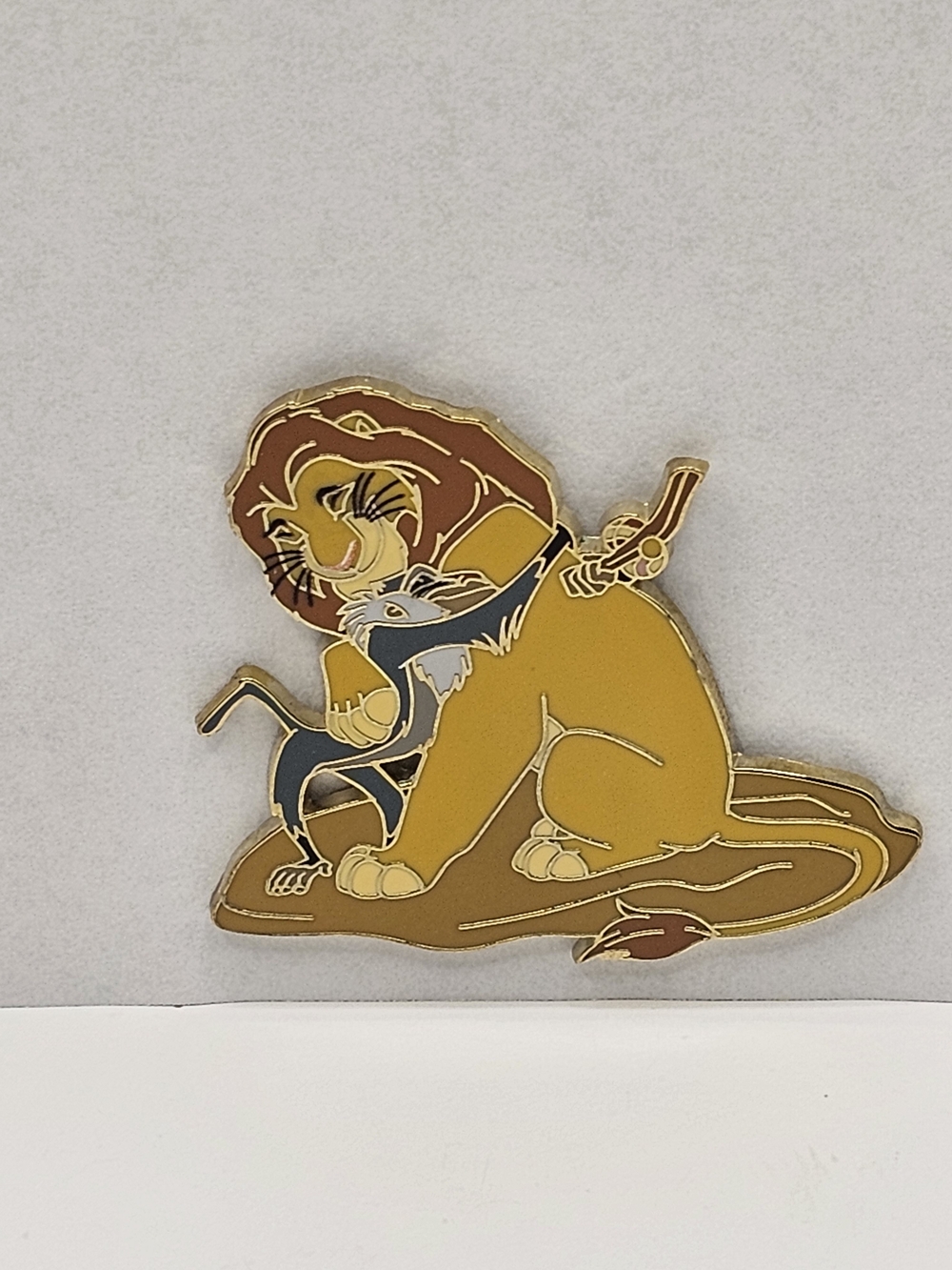 Disney The Lion King, Mufasa and Rafiki Hugging,  Single Pin, OE, New, Carded